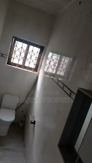 3bdrm House in Ashaley Botwe, School Junction for rent