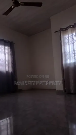 3bdrm House in Ashaley Botwe, School Junction for rent