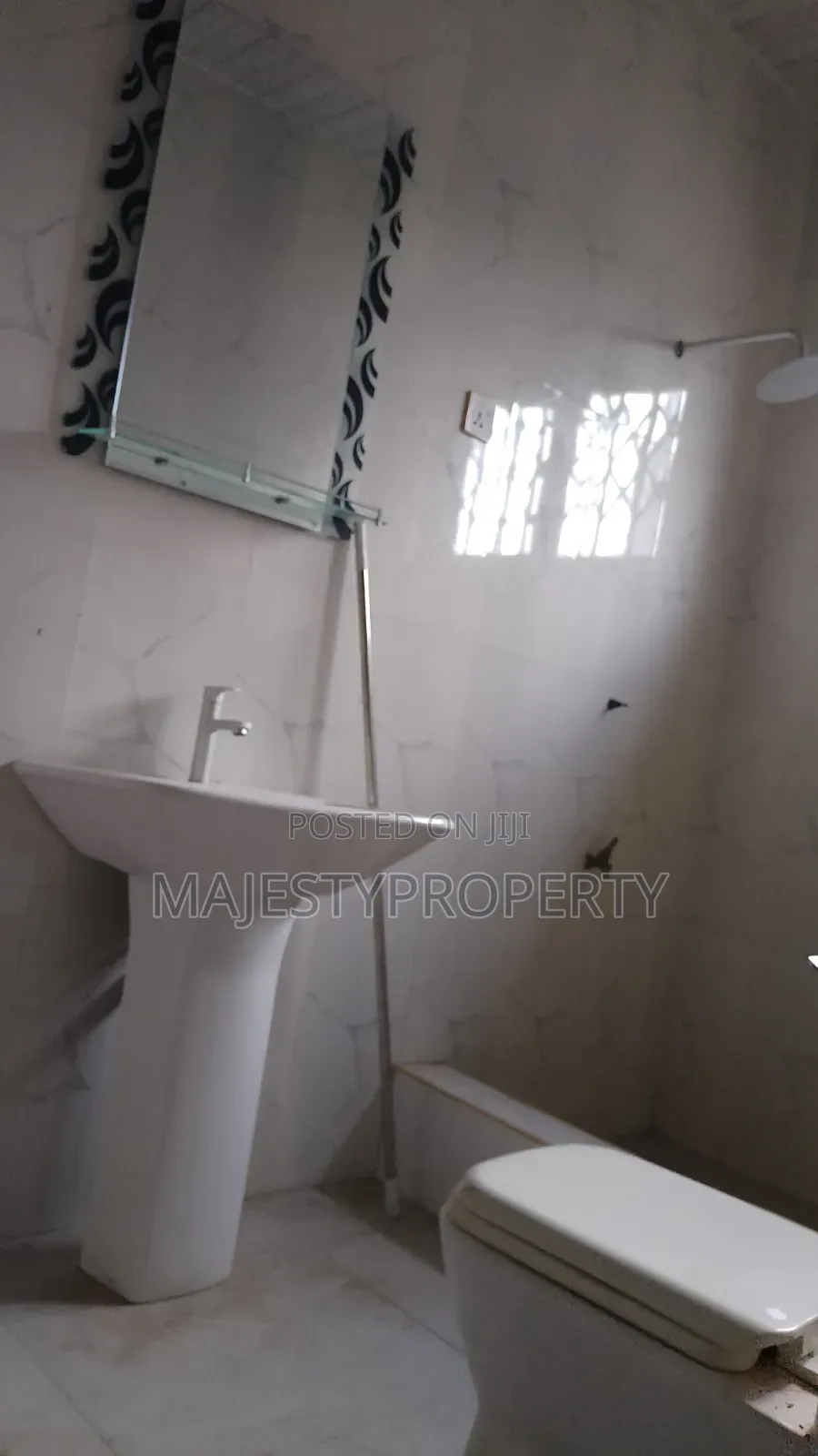 3bdrm House in Ashaley Botwe, School Junction for rent