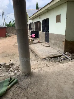 5bdrm Apartment in Lasisi And Christ, Amasaman for sale