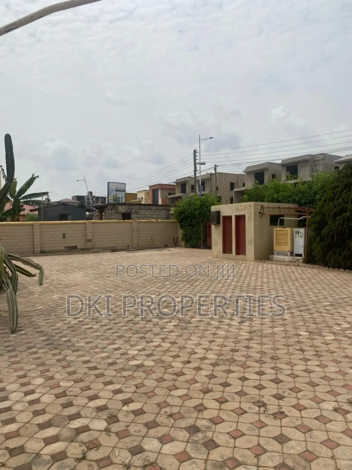 6bdrm House in Dki Properties, East Legon for sale