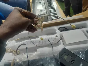Wireless 2 in 1 Microphone ( Lapel)