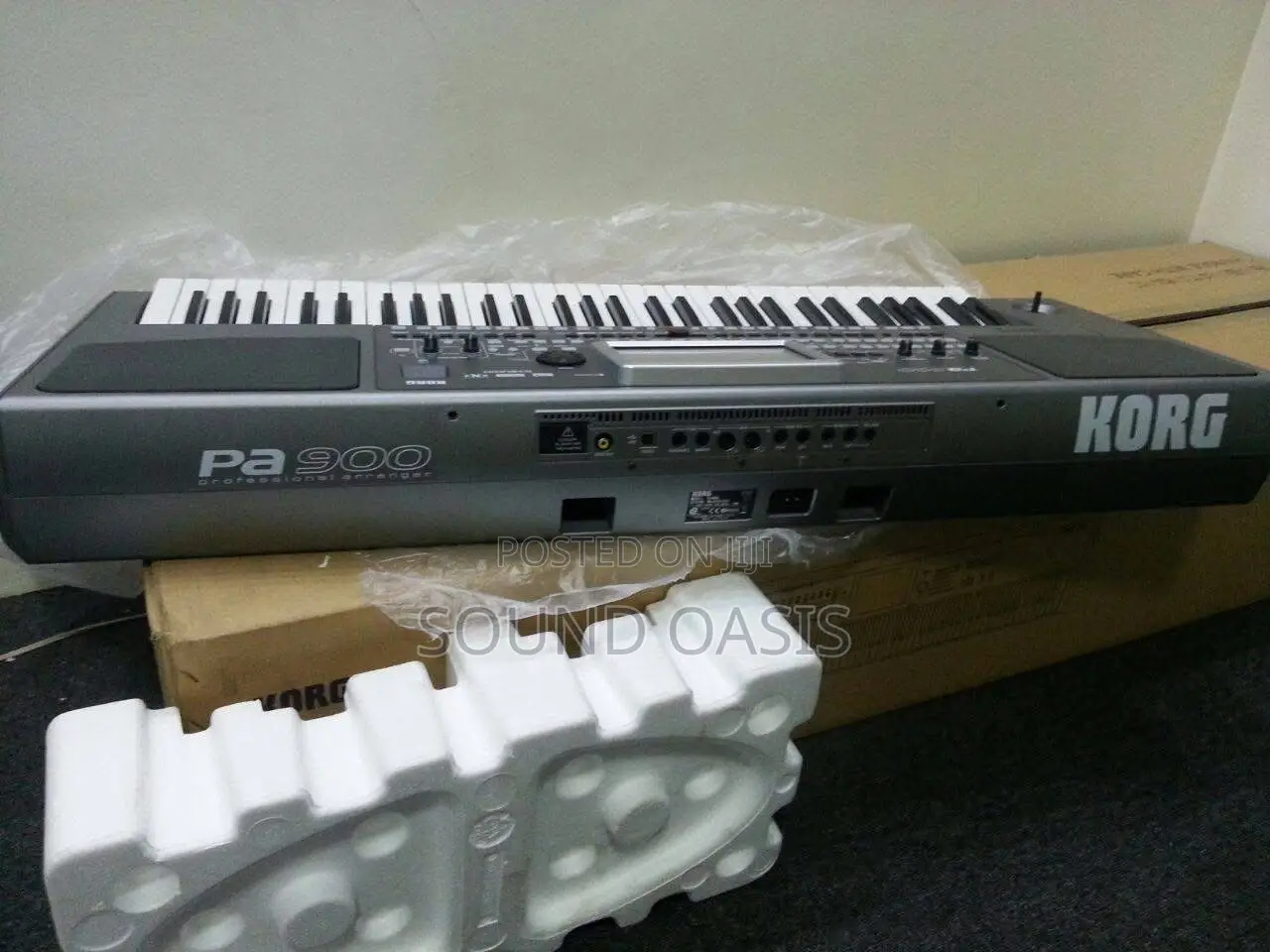 Korg Pa900 61-Key Pro Arranger Keyboard