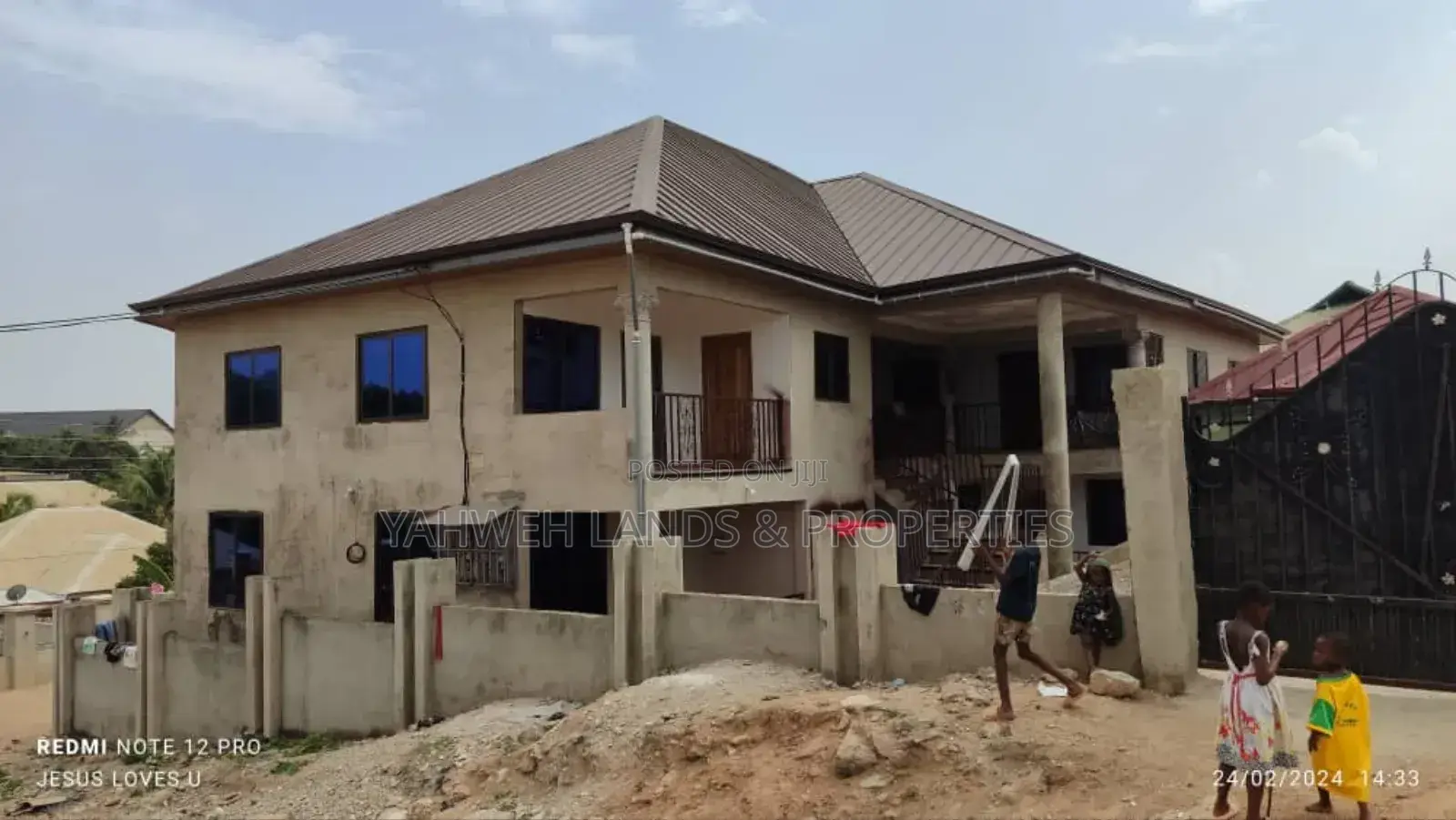 9bdrm House in Kumasi Metropolitan for sale