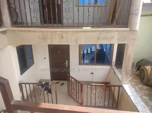 9bdrm House in Kumasi Metropolitan for sale