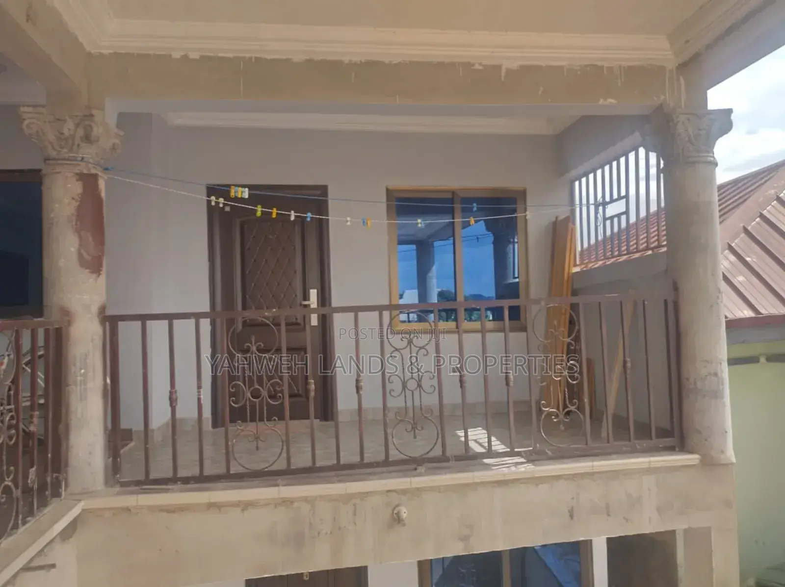 9bdrm House in Kumasi Metropolitan for sale