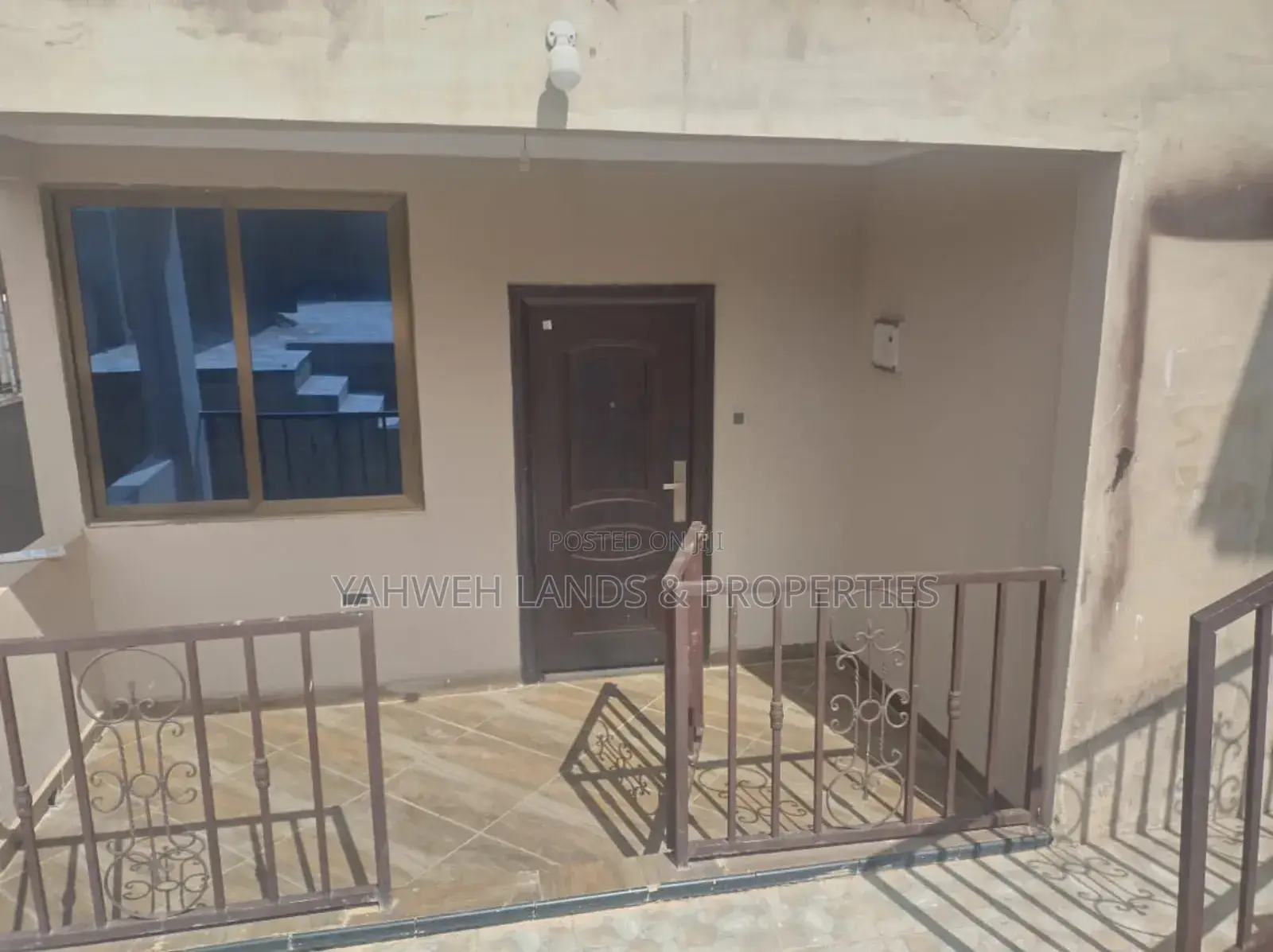 9bdrm House in Kumasi Metropolitan for sale