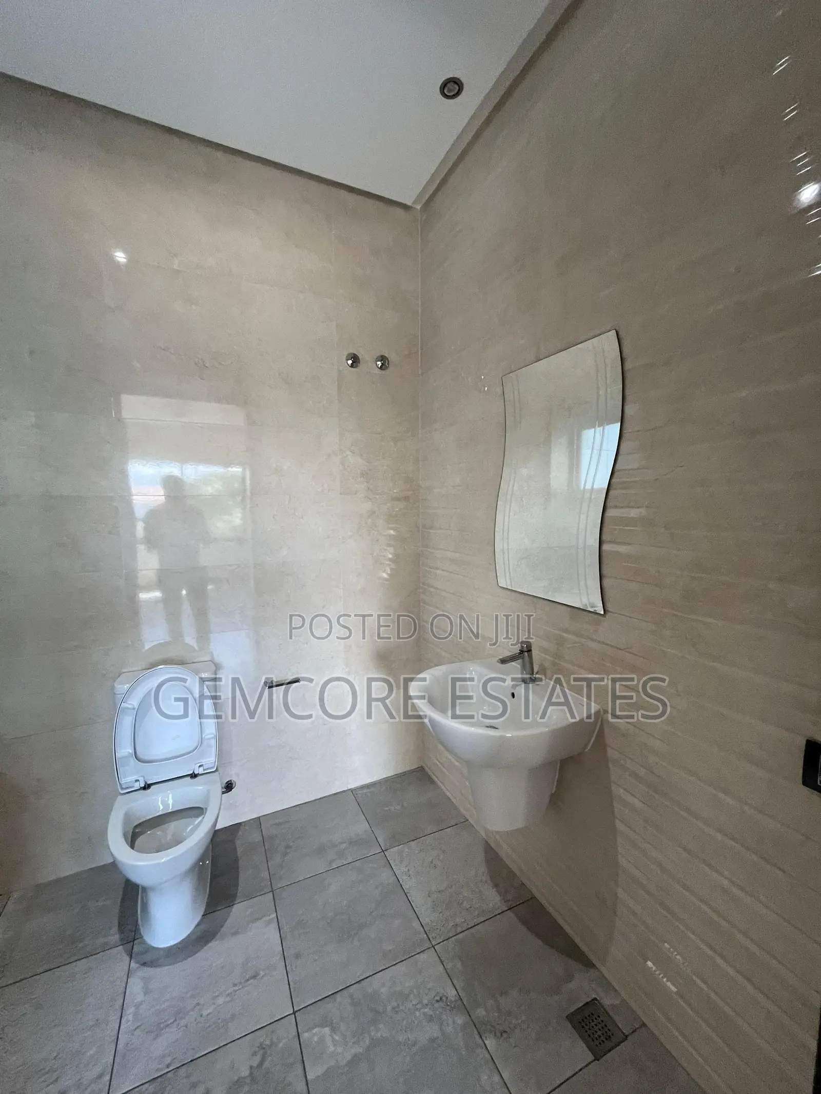 4bdrm House in East Legon for rent