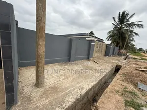 Seven Bedroom for Sale Awoshie 1.700.000