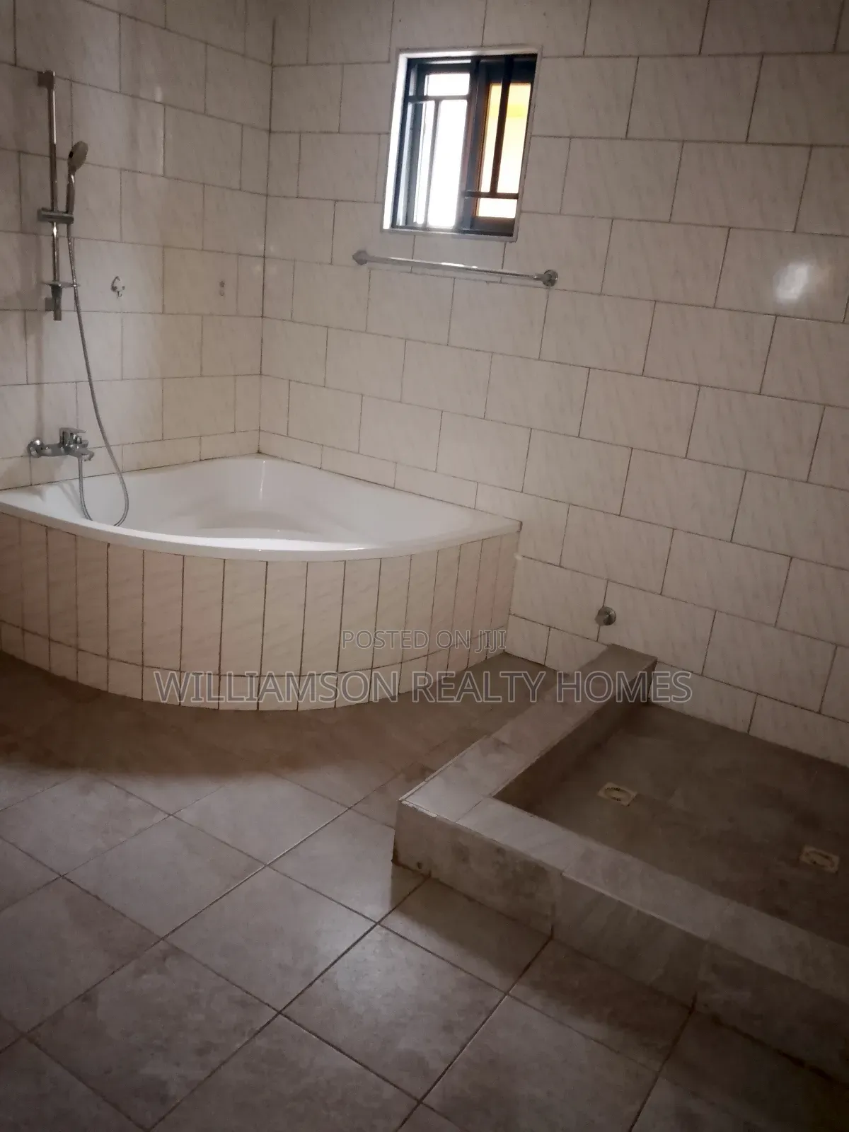4bdrm Duplex in Community 20 Estate, Spintex for rent