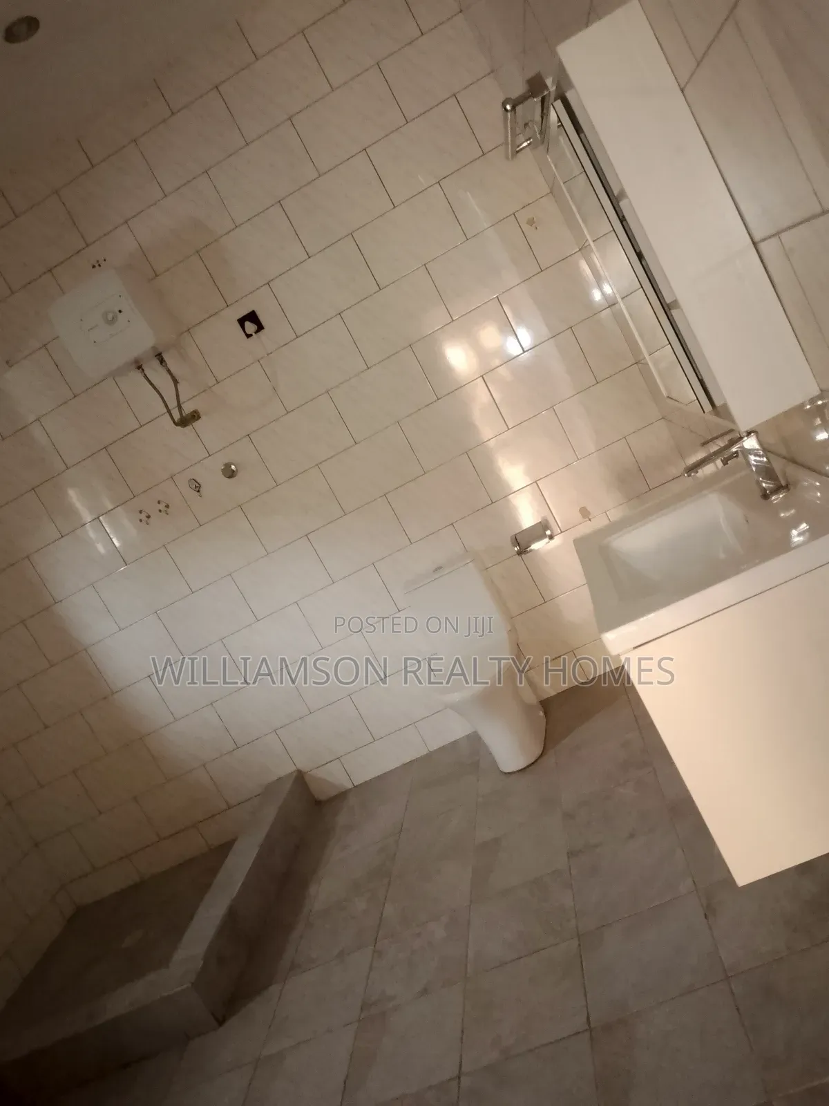 4bdrm Duplex in Community 20 Estate, Spintex for rent