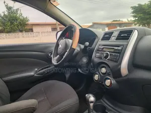 Nissan Versa 1.6 SV 2016 Red