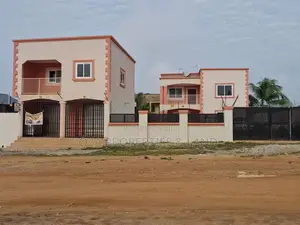 5bdrm House in Kasoa Estate, Awutu Senya East Municipal for sale