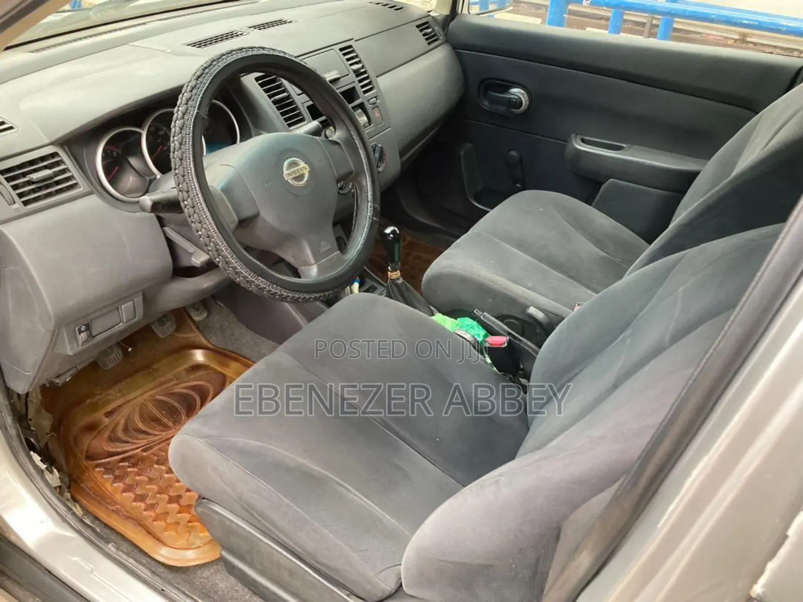 Nissan Versa 2010 Silver