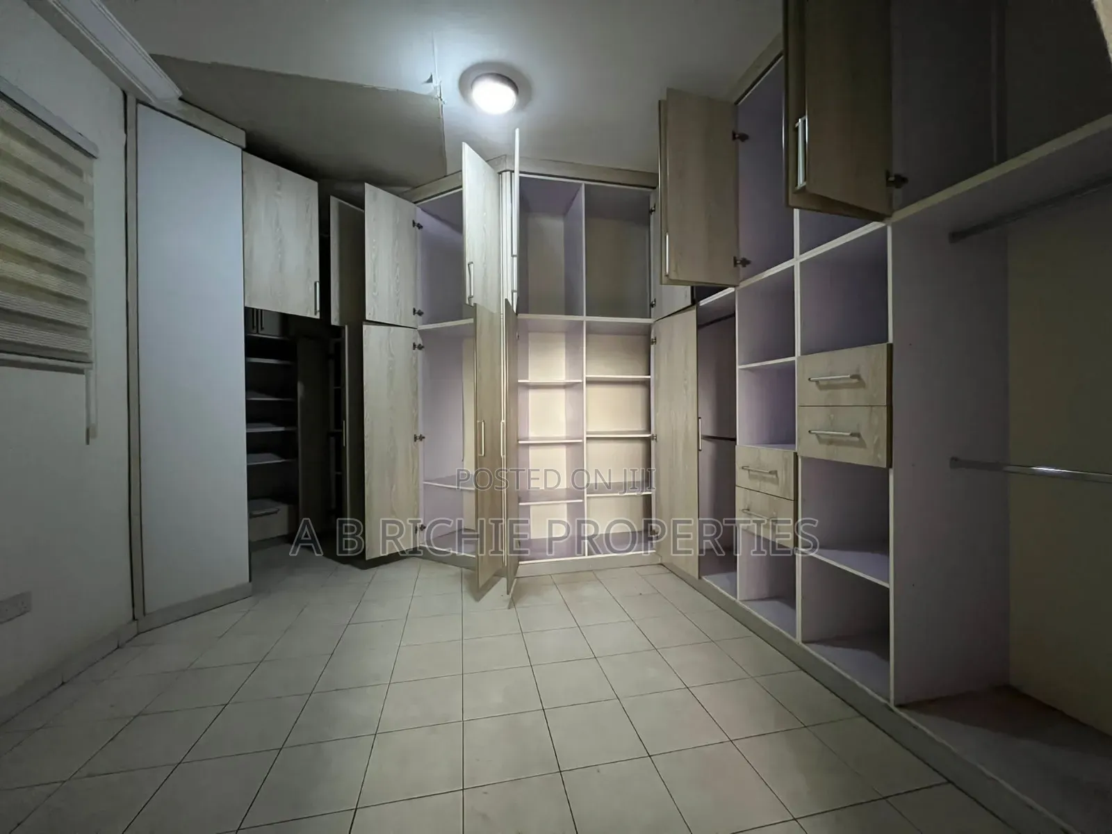 6bdrm Mansion in Ab Richie Properties, East Legon for sale