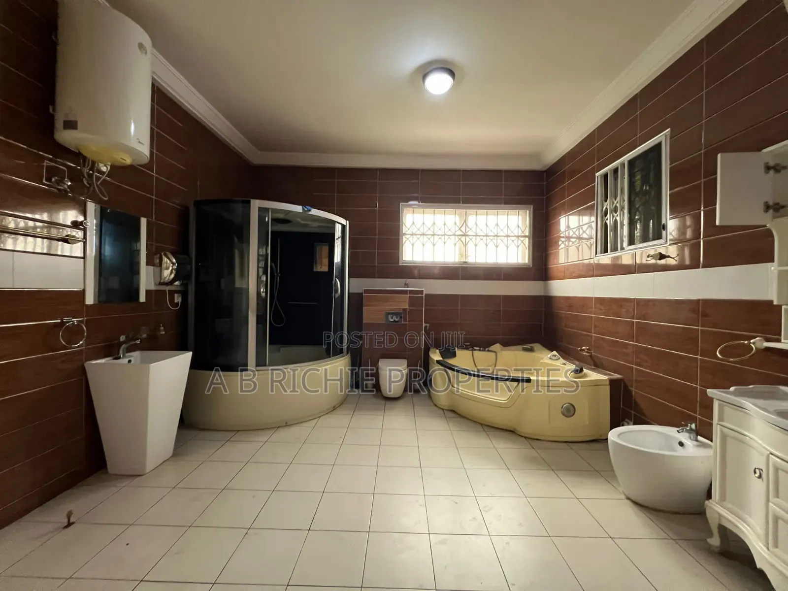 6bdrm Mansion in Ab Richie Properties, East Legon for sale