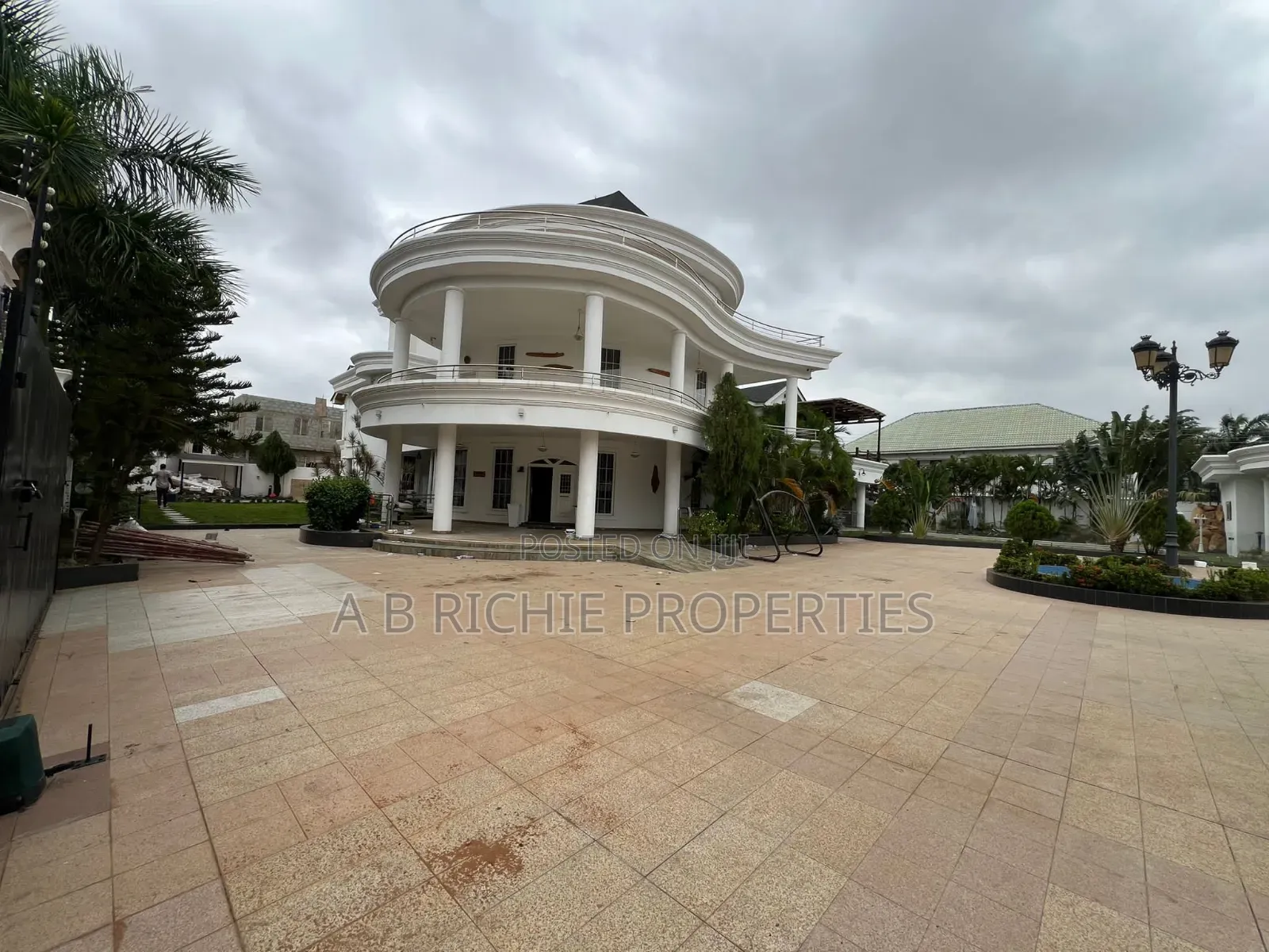 6bdrm Mansion in Ab Richie Properties, East Legon for sale