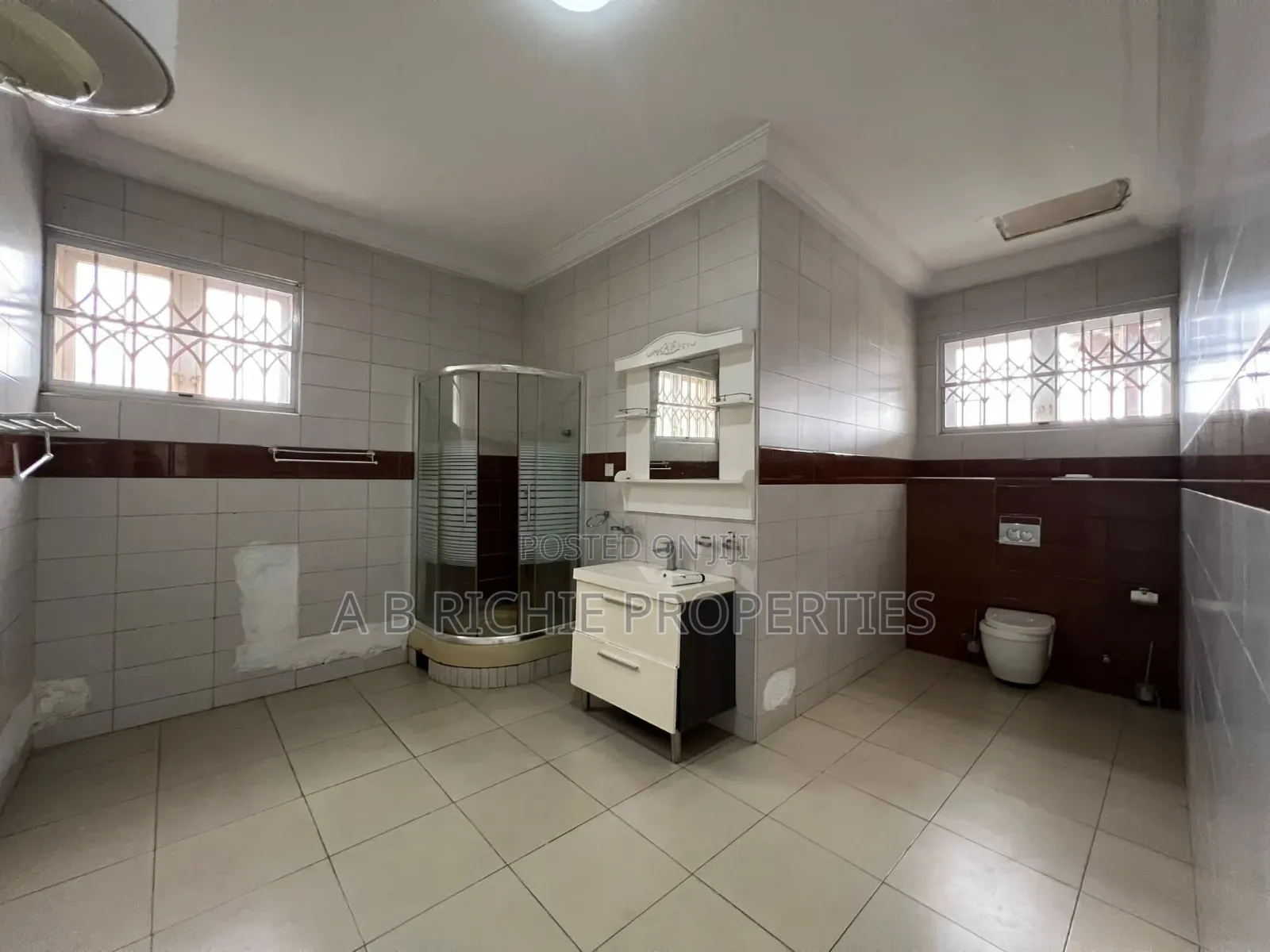 6bdrm Mansion in Ab Richie Properties, East Legon for sale