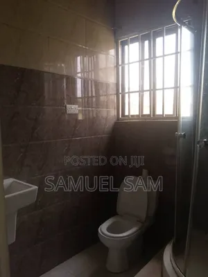 5bdrm House in Com.11, Tema Metropolitan for rent
