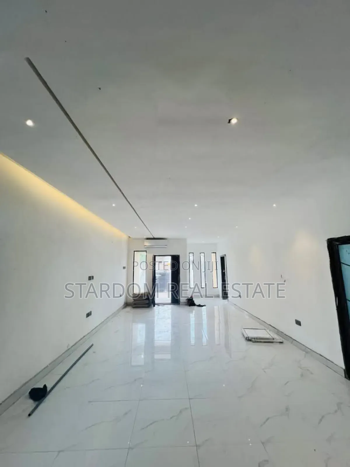 3bdrm Bungalow in Lake Side Estate for sale