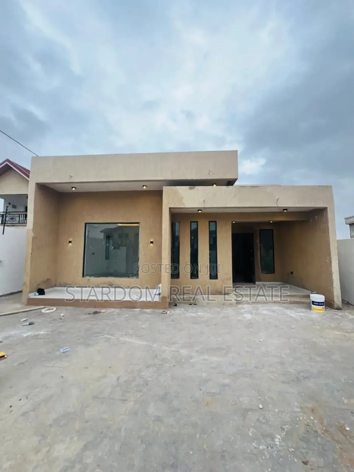 3bdrm Bungalow in Lake Side Estate for sale