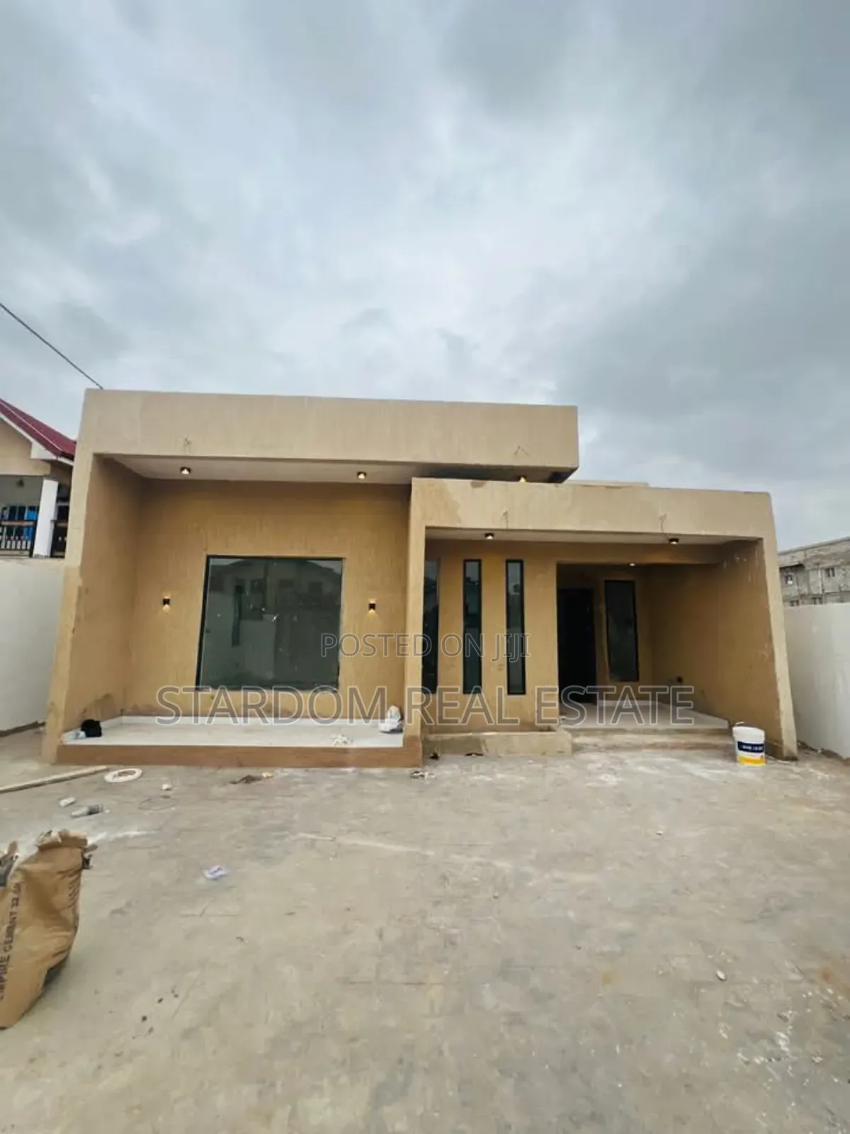 3bdrm Bungalow in Lake Side Estate for sale
