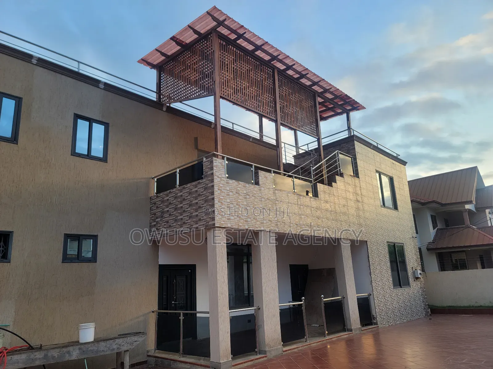 8bdrm House in Kantinkyiren, Kumasi Metropolitan for sale