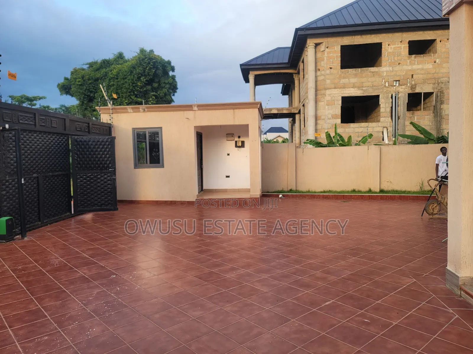 8bdrm House in Kantinkyiren, Kumasi Metropolitan for sale