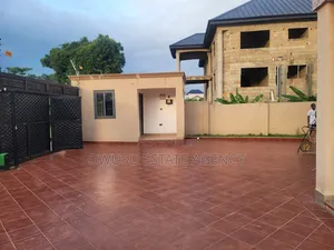8bdrm House in Kantinkyiren, Kumasi Metropolitan for sale