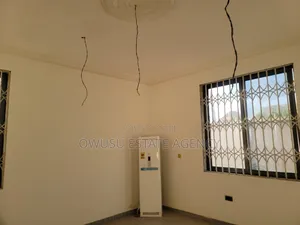 8bdrm House in Kantinkyiren, Kumasi Metropolitan for sale