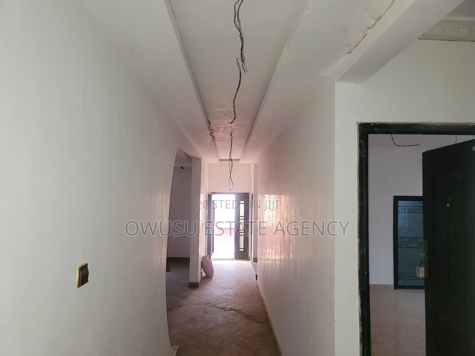 8bdrm House in Kantinkyiren, Kumasi Metropolitan for sale
