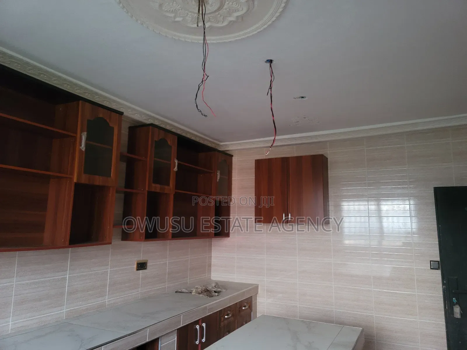 8bdrm House in Kantinkyiren, Kumasi Metropolitan for sale