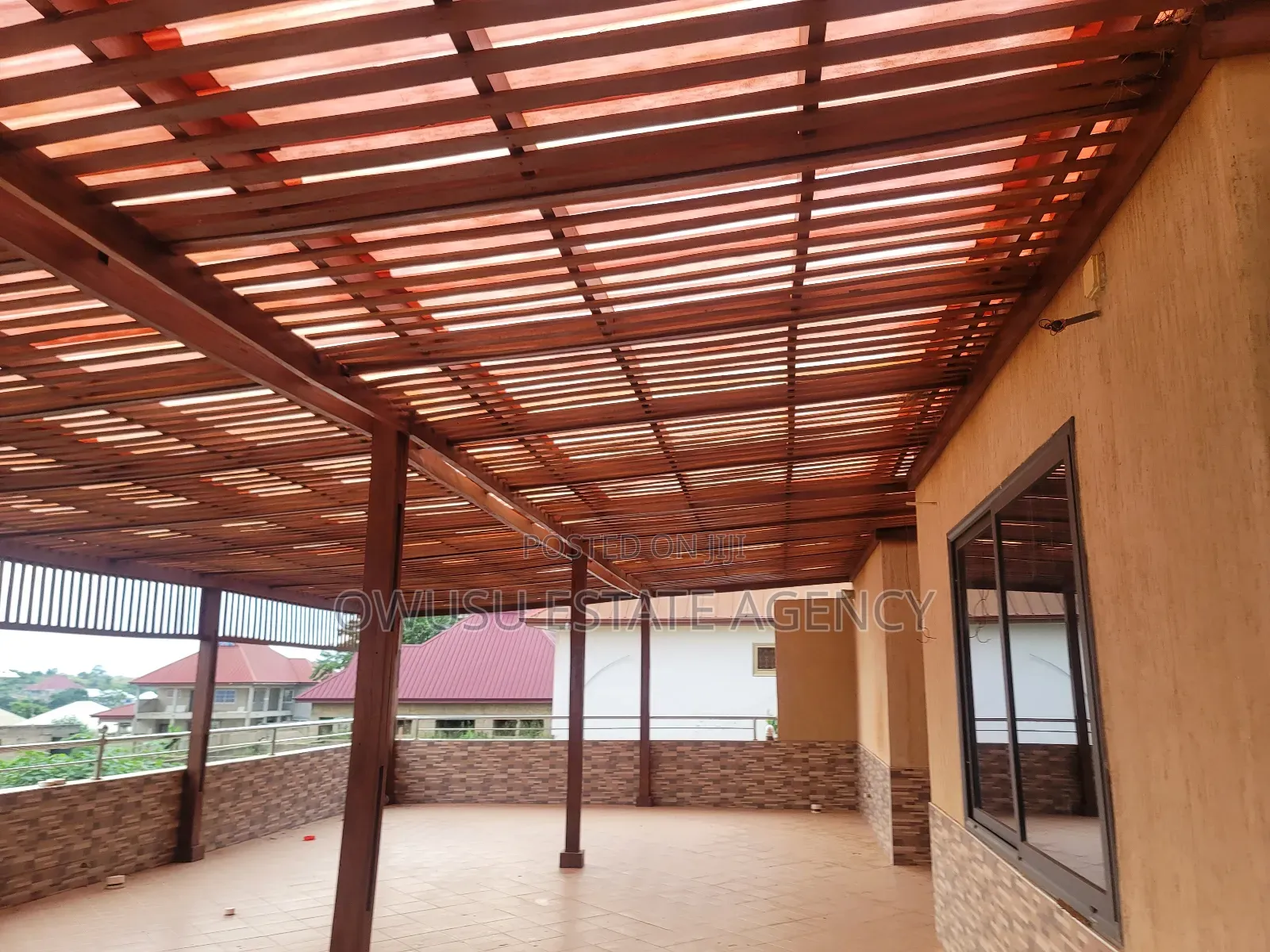 8bdrm House in Kantinkyiren, Kumasi Metropolitan for sale