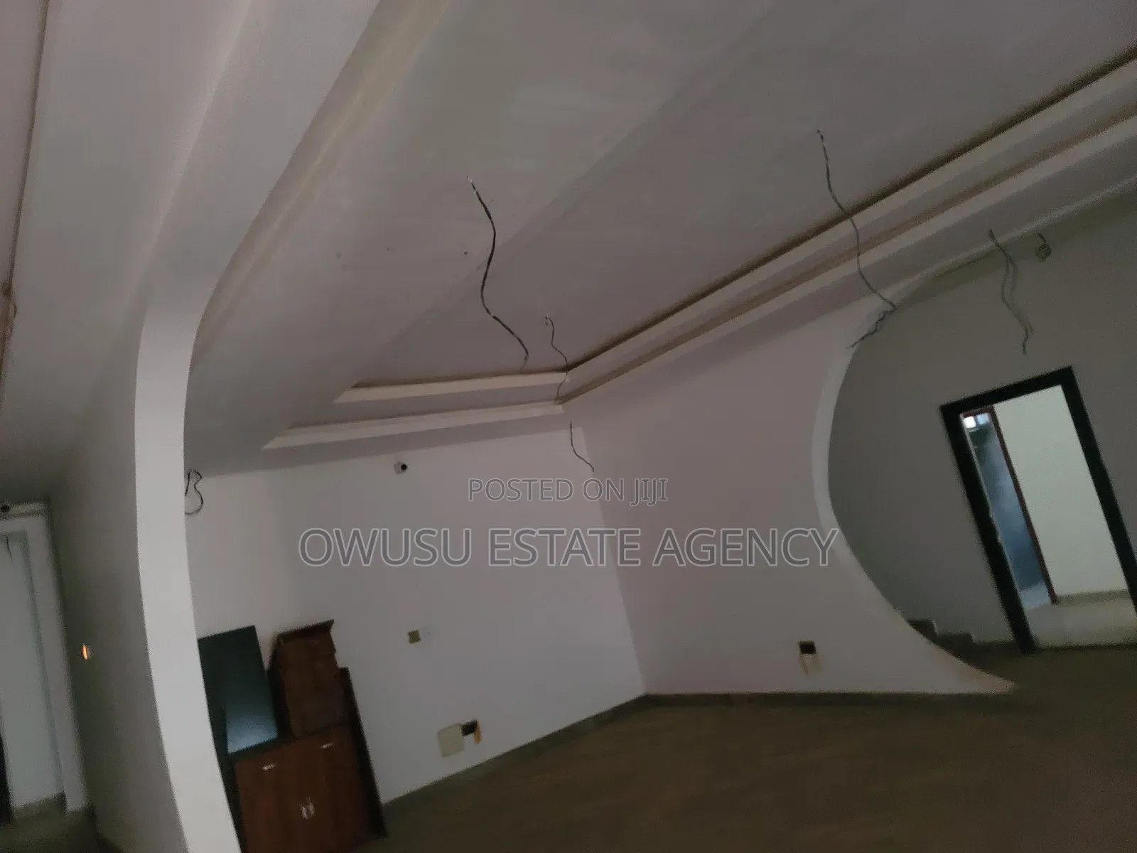 8bdrm House in Kantinkyiren, Kumasi Metropolitan for sale