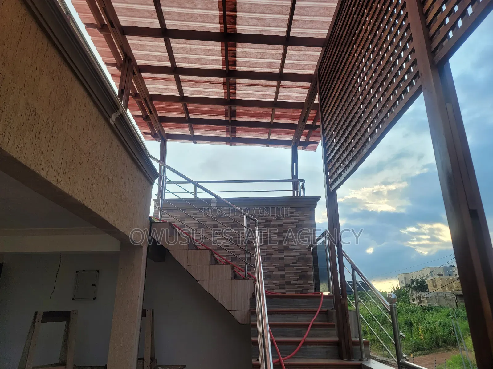 8bdrm House in Kantinkyiren, Kumasi Metropolitan for sale