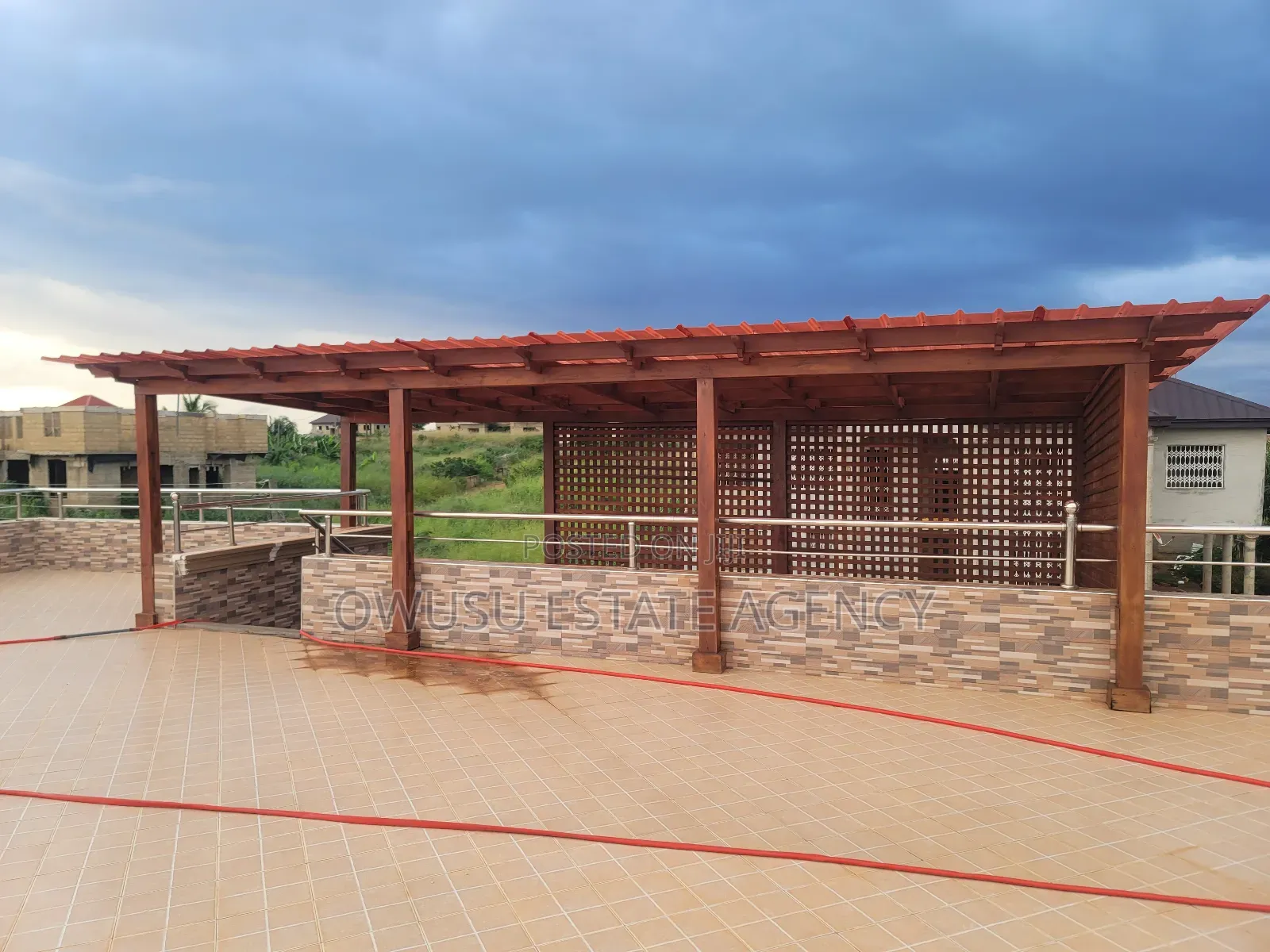 8bdrm House in Kantinkyiren, Kumasi Metropolitan for sale