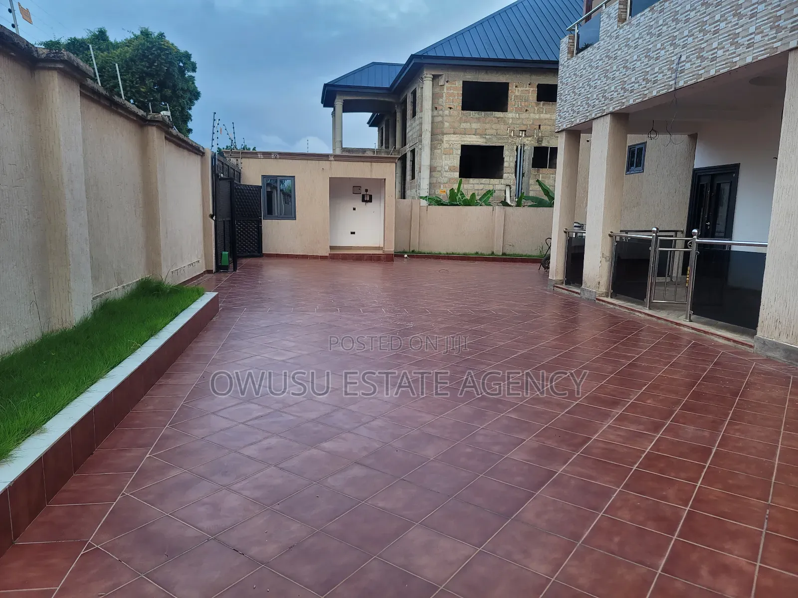 8bdrm House in Kantinkyiren, Kumasi Metropolitan for sale