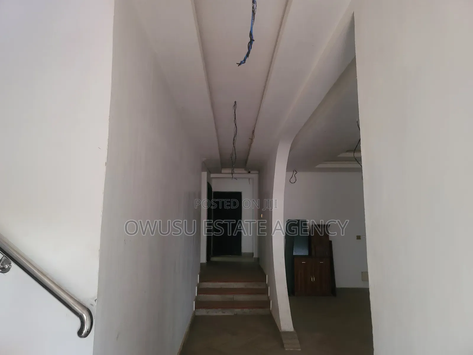 8bdrm House in Kantinkyiren, Kumasi Metropolitan for sale