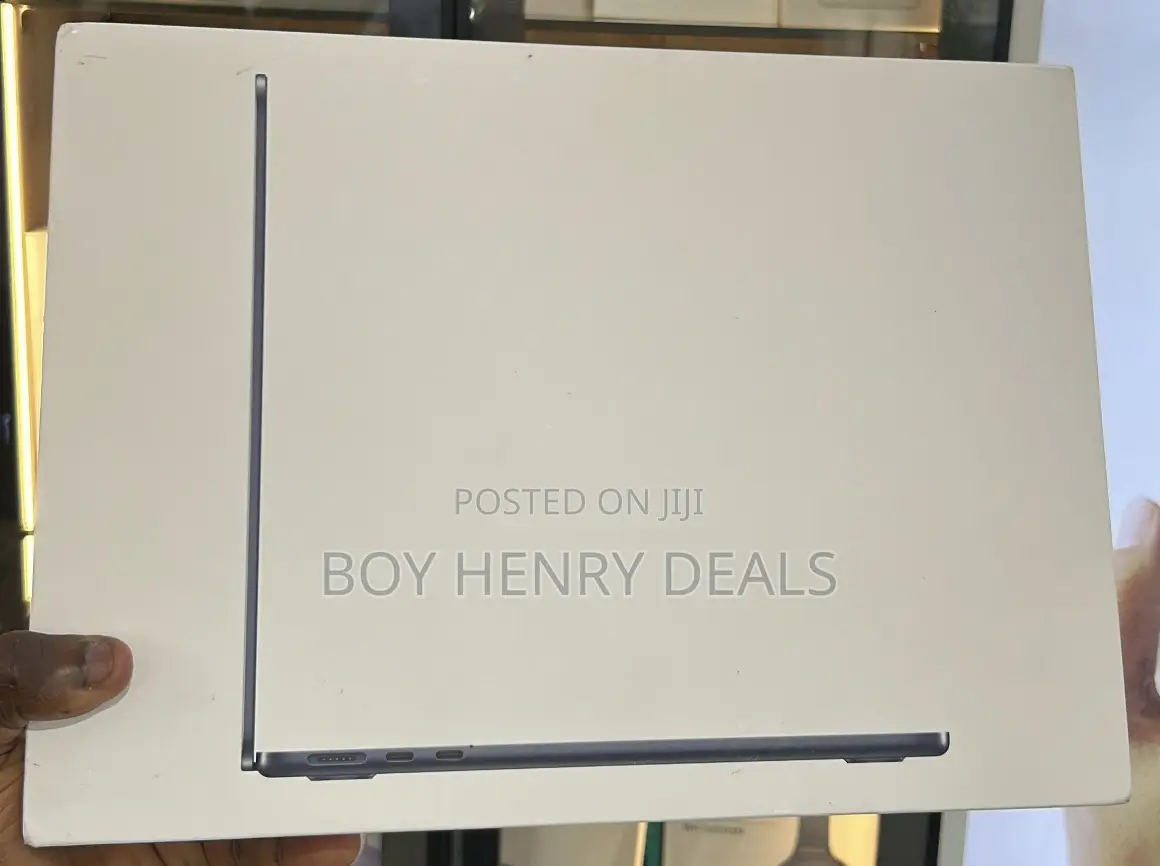 New Laptop Apple MacBook Air 2024 M3 13-Inch 16GB Apple M3 SSD 256GB