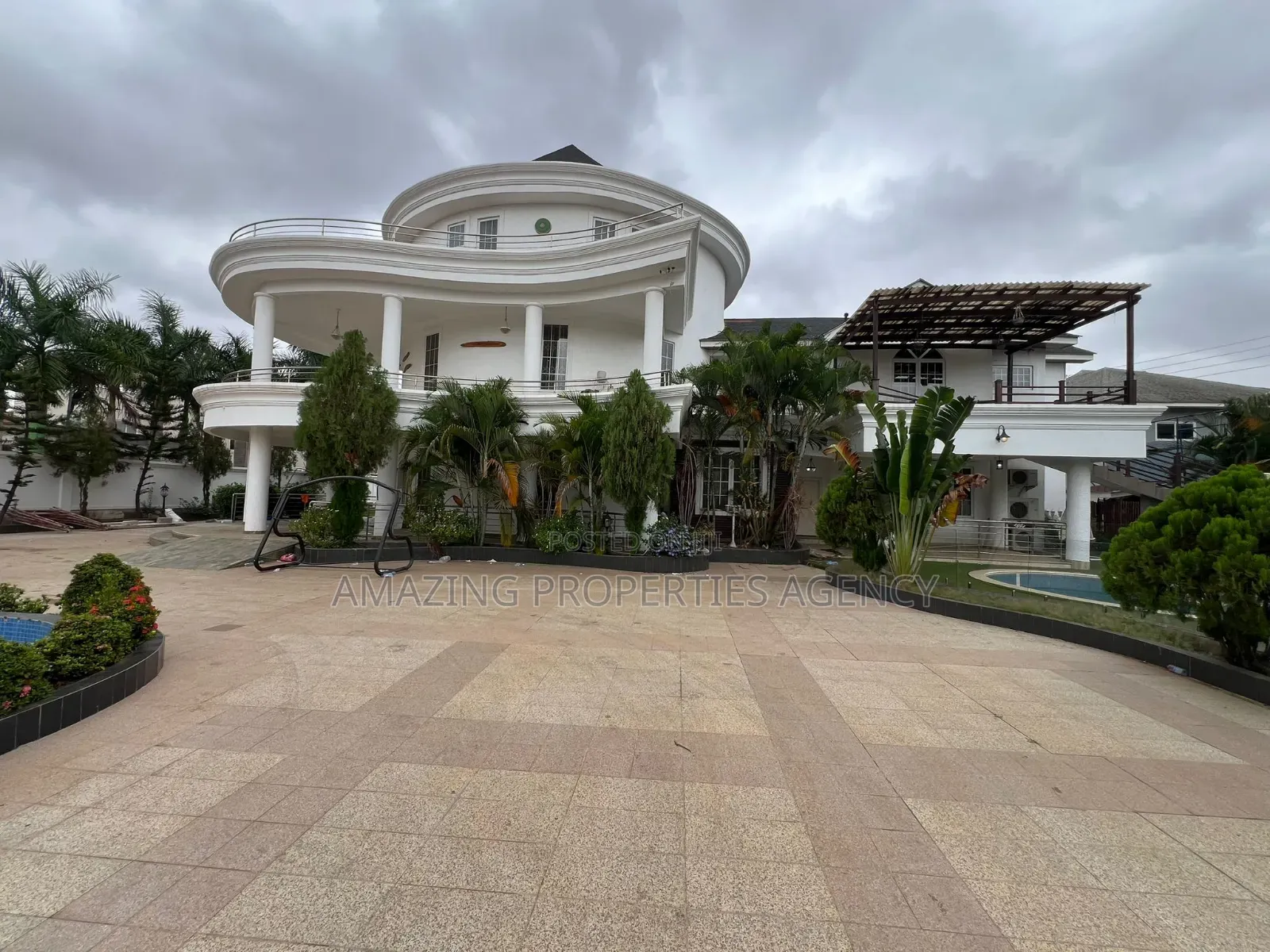 7bdrm House in East Legon for sale