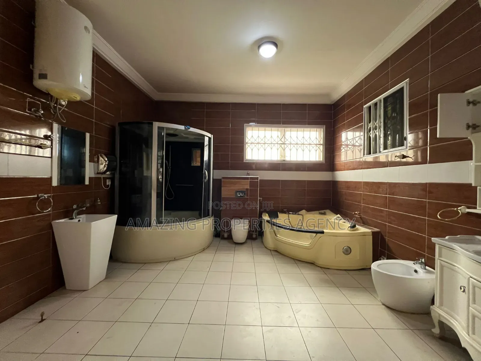7bdrm House in East Legon for sale