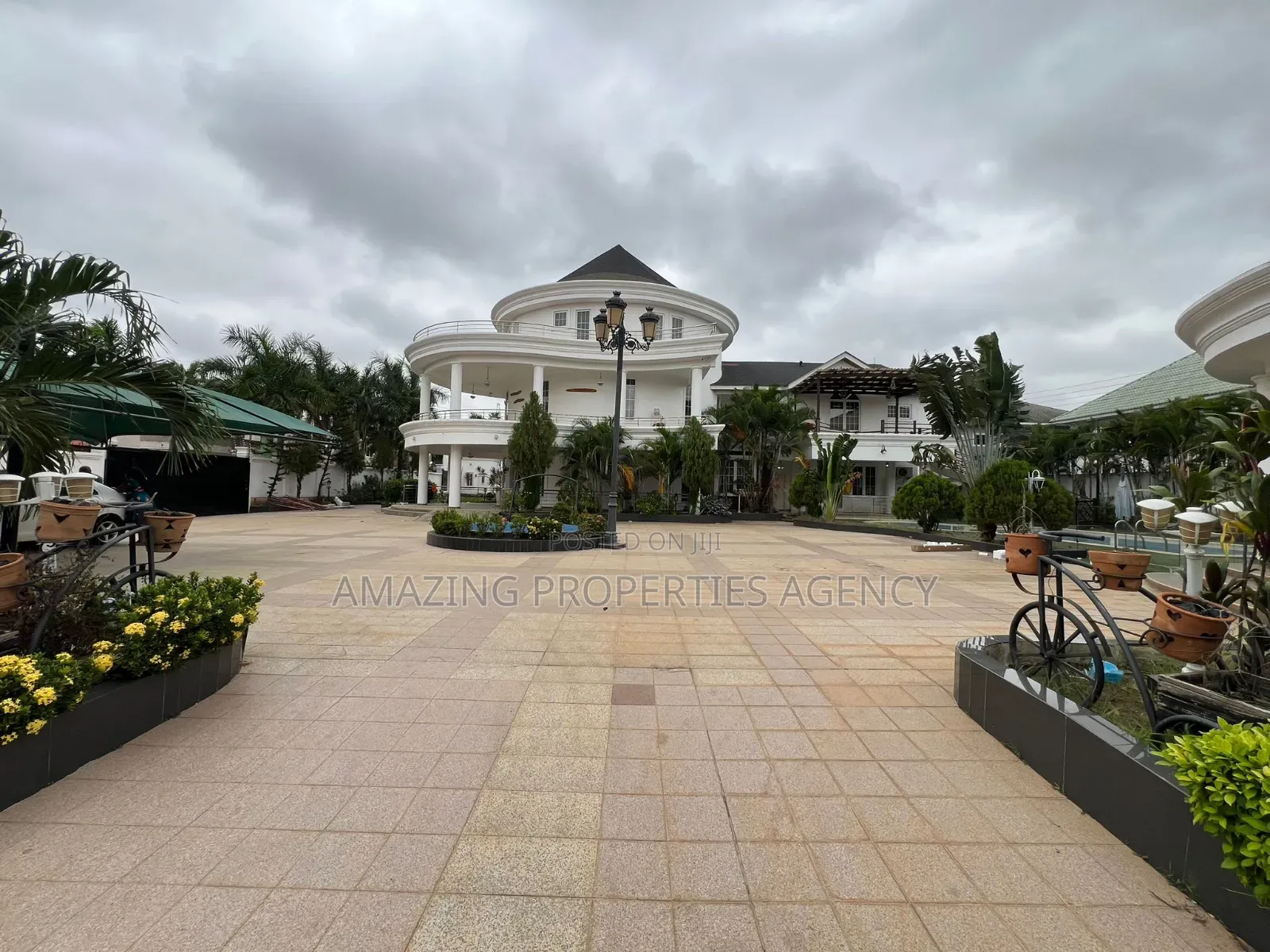 7bdrm House in East Legon for sale