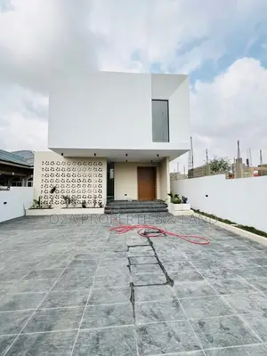 4bdrm House in Ashaley Botwe, Lake Side Estate for sale