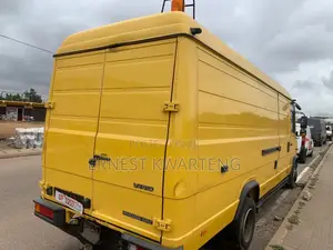 Mercedes-Benz T2 2001 Yellow