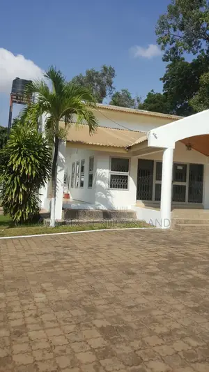 4bdrm House in Cantonment, Acquinas for rent