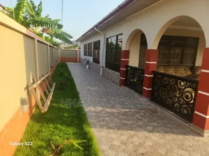 Furnished 4bdrm House in Community12, Tema Metropolitan for rent