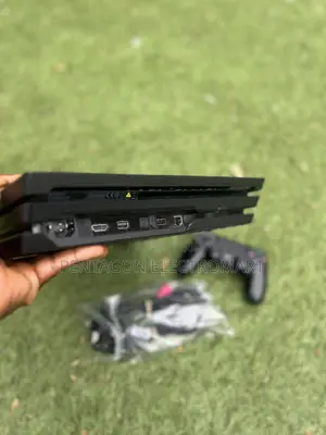 Playstation 4 Pro ( Read the Description)