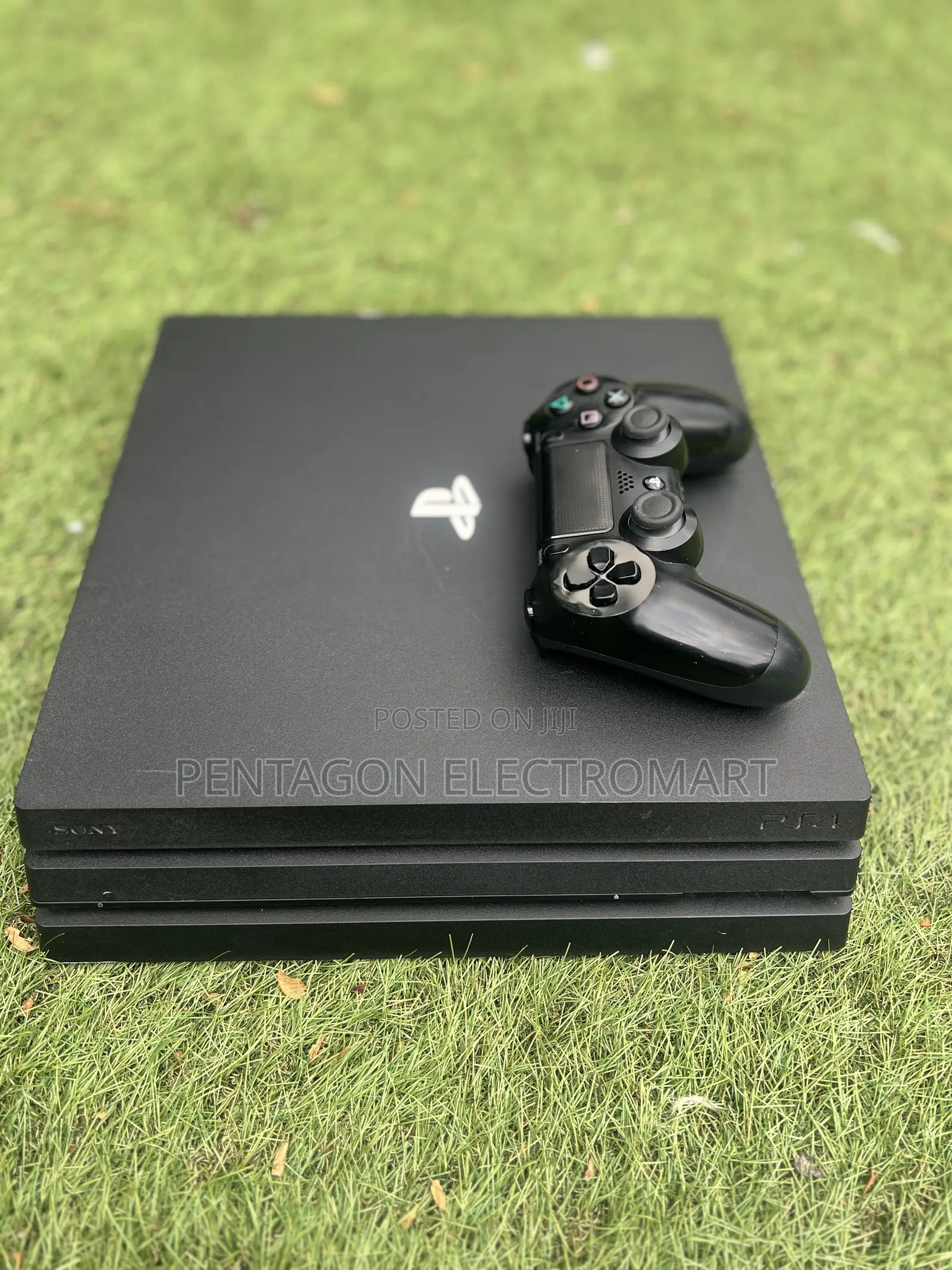 Playstation 4 Pro ( Read the Description)