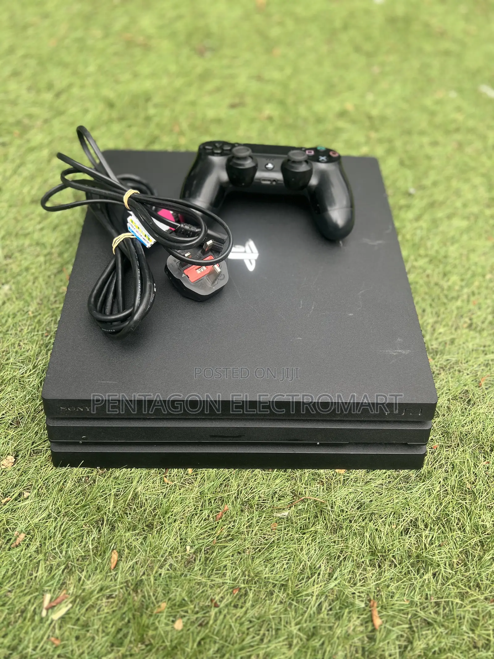 Playstation 4 Pro ( Read the Description)