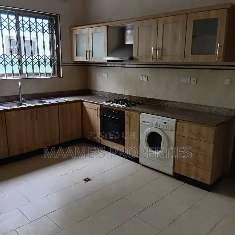 5bdrm House in Osu for rent